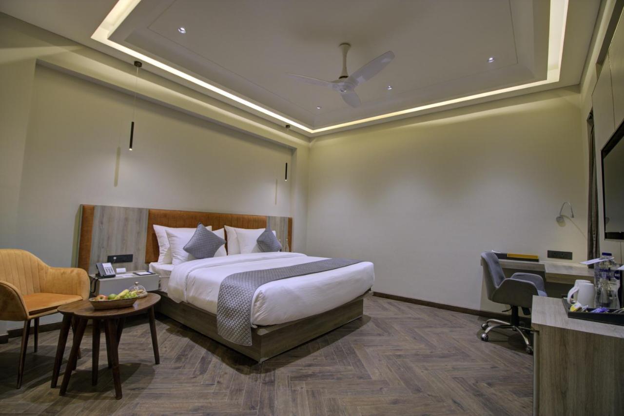 Cygnett Collection K K Hotel Faizābād المظهر الخارجي الصورة