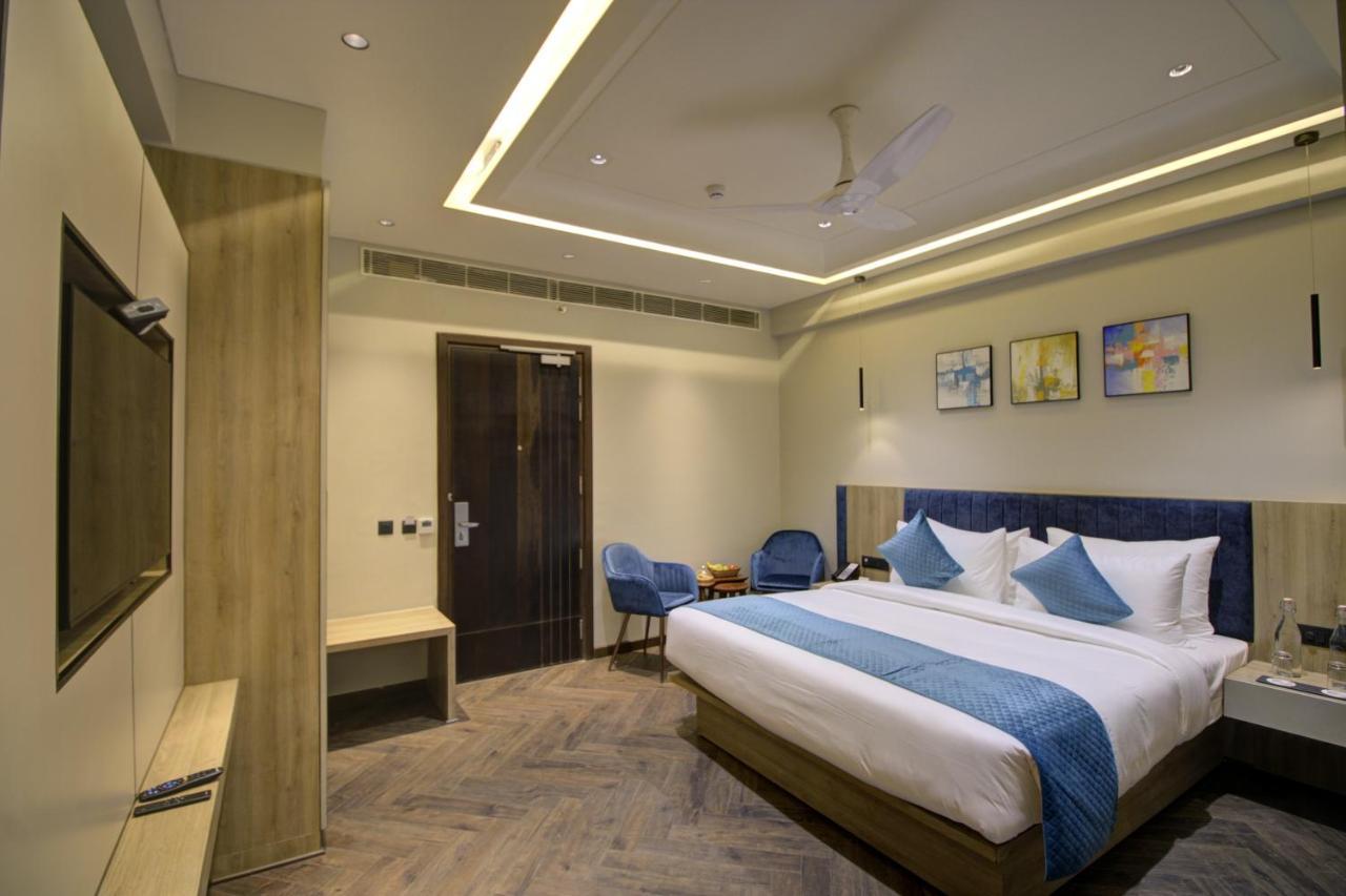 Cygnett Collection K K Hotel Faizābād المظهر الخارجي الصورة